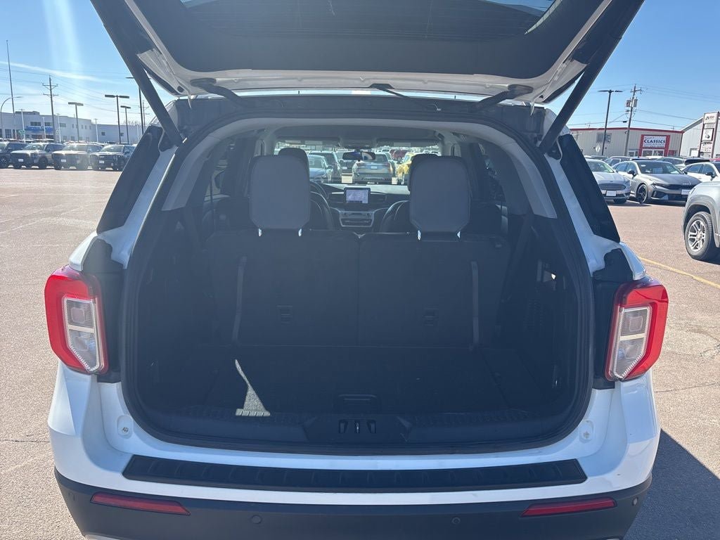 Used 2020 Ford Explorer XLT w/ Equipment Group 202A AWD/4WD image 32
