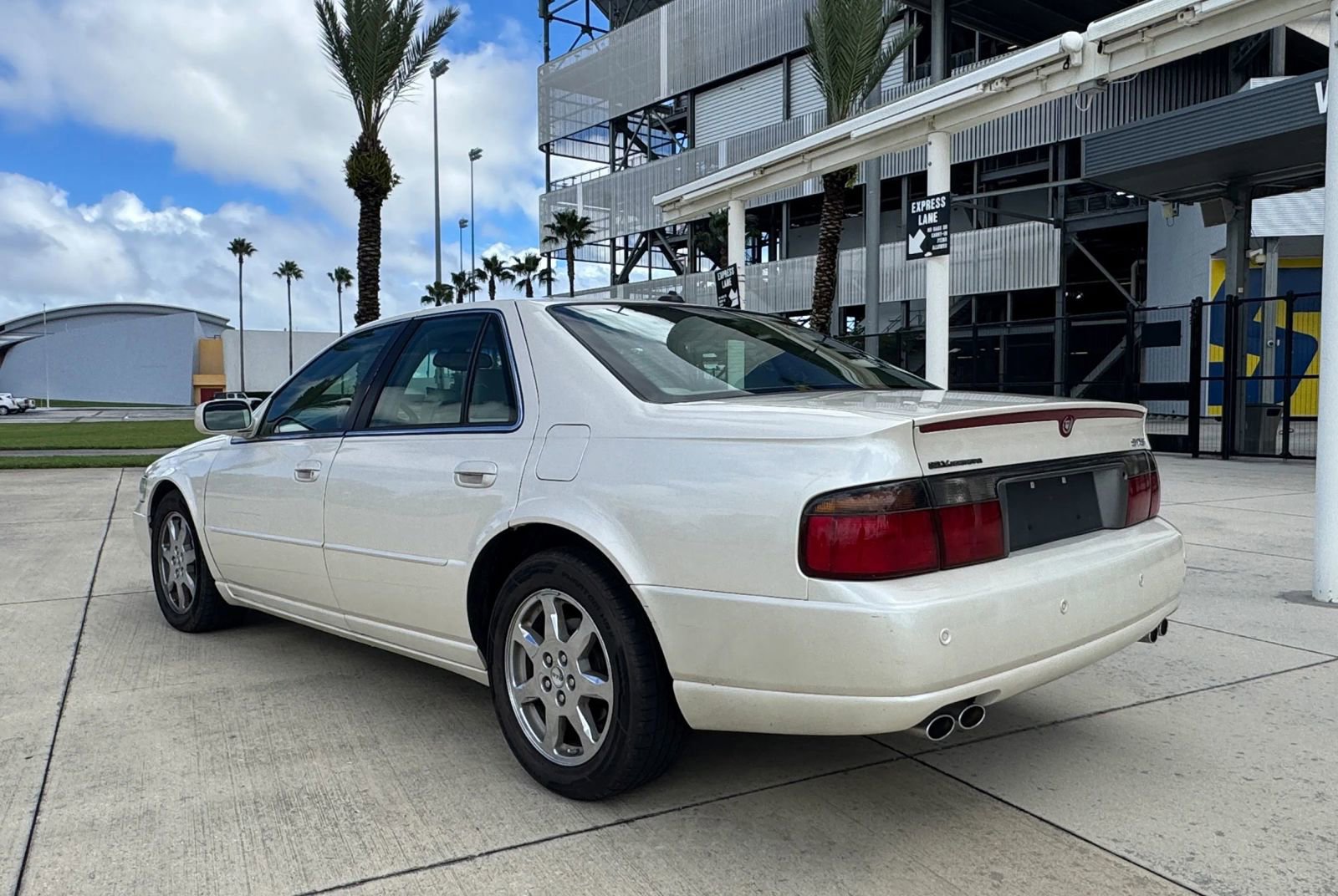 Used 2003 Cadillac Seville STS w/ Preferred Equipment Group FWD image 3