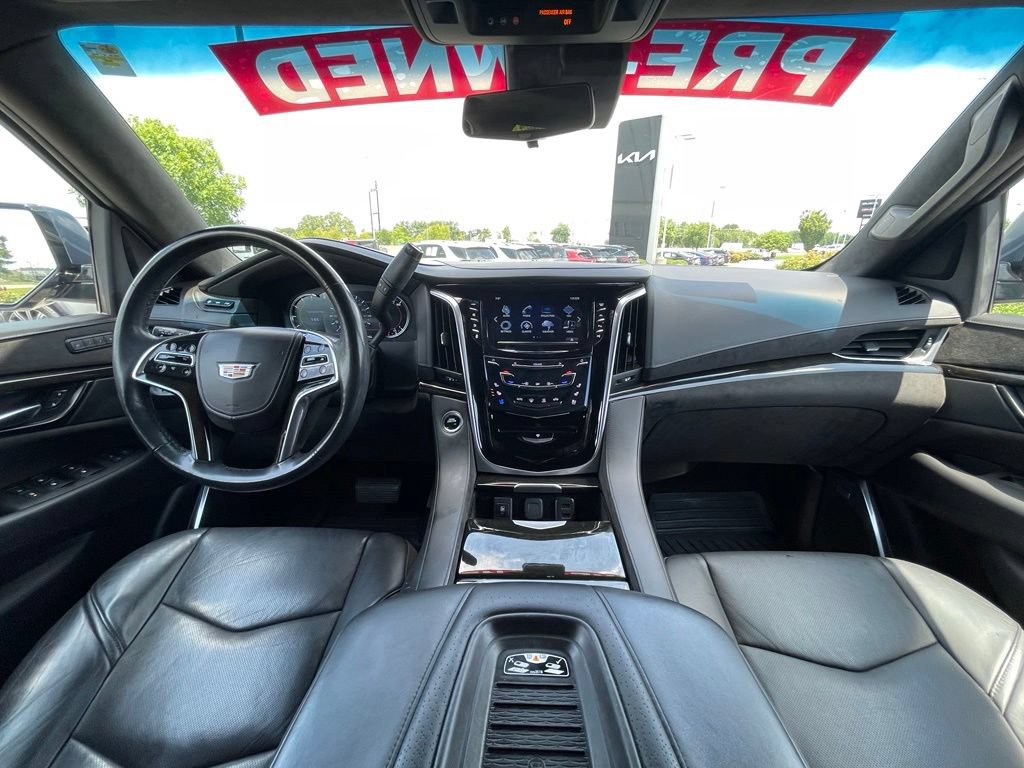 Used 2020 Cadillac Escalade Platinum AWD/4WD image 29