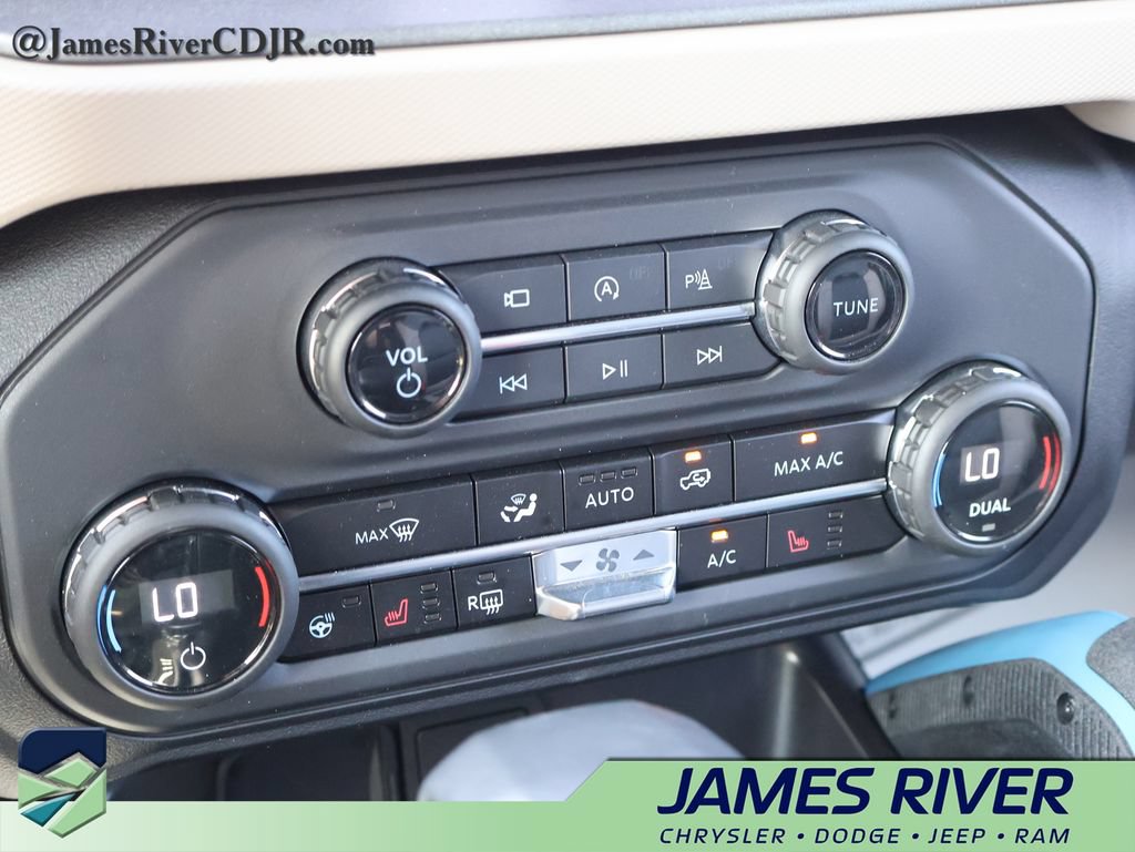 Used 2024 Ford Bronco Wildtrak AWD/4WD image 35