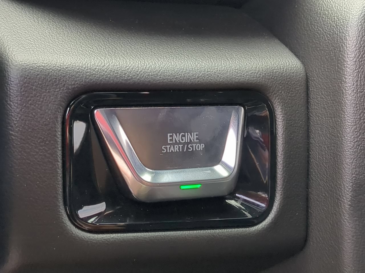 Used 2025 GMC Yukon Elevation AWD/4WD image 17