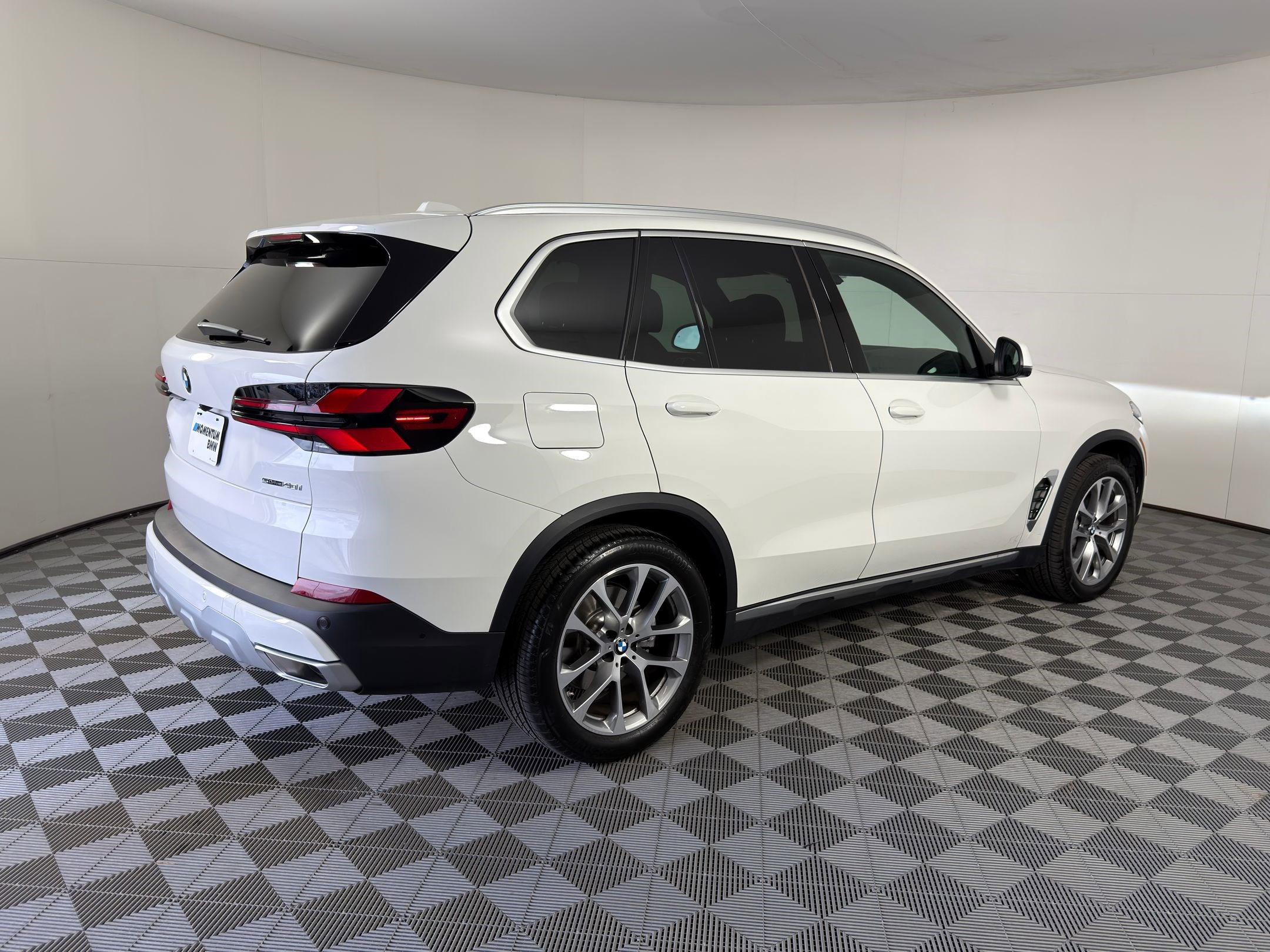 Used 2026 BMW X5 sDrive40i w/ Climate Comfort Package image 8