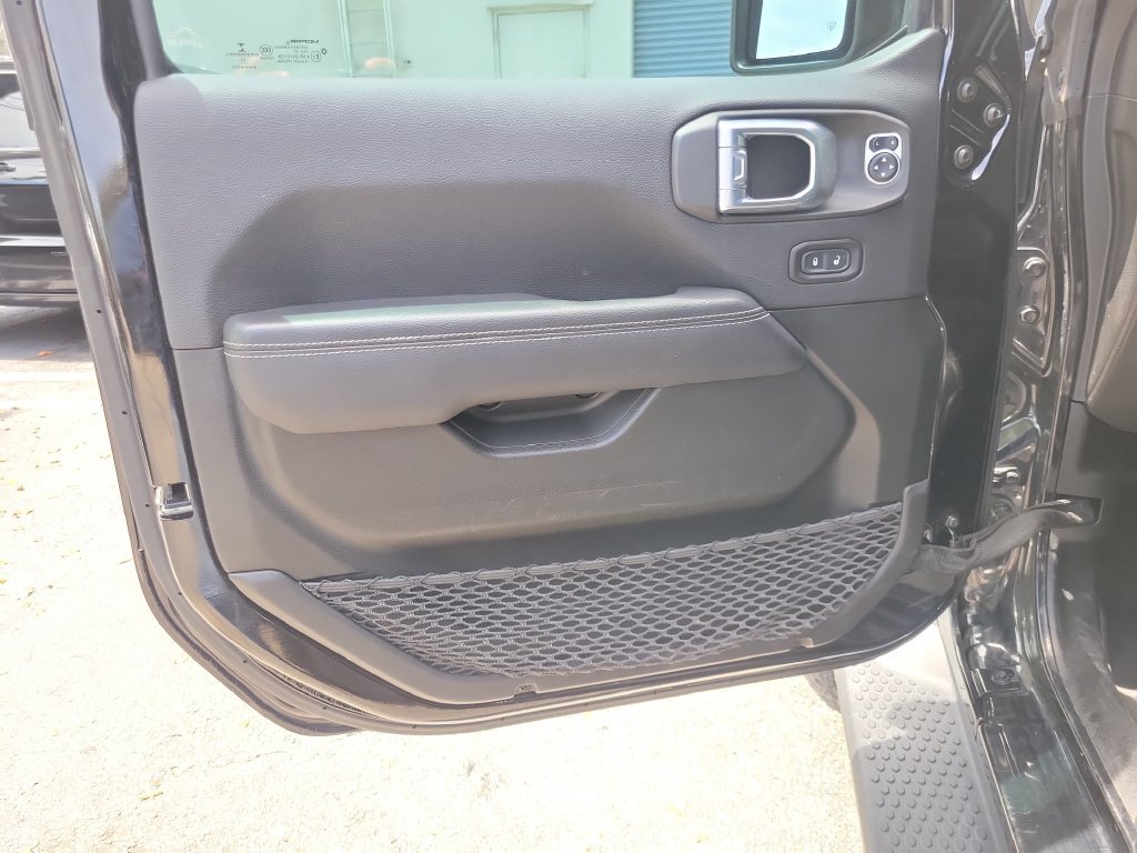 Used 2021 Jeep Wrangler Unlimited Sahara w/ Cold Weather Group AWD/4WD image 16