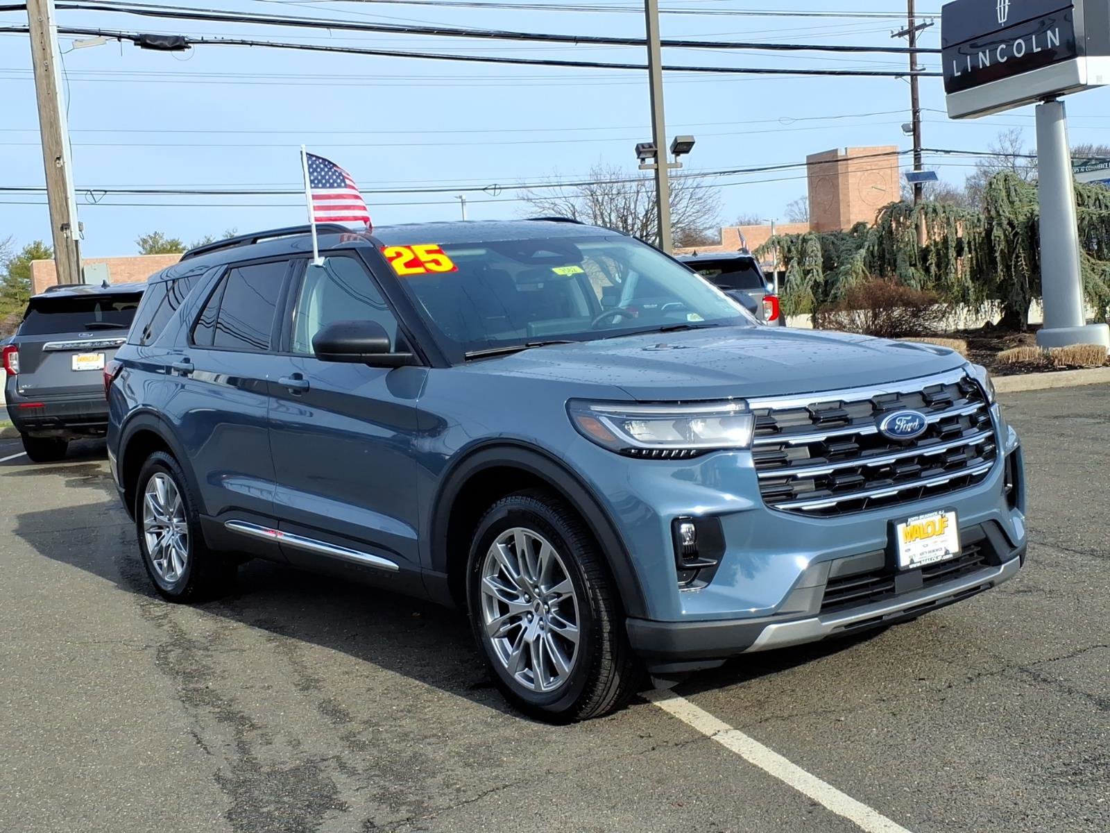 Used 2025 Ford Explorer Active w/ Active Comfort Package AWD/4WD image 1