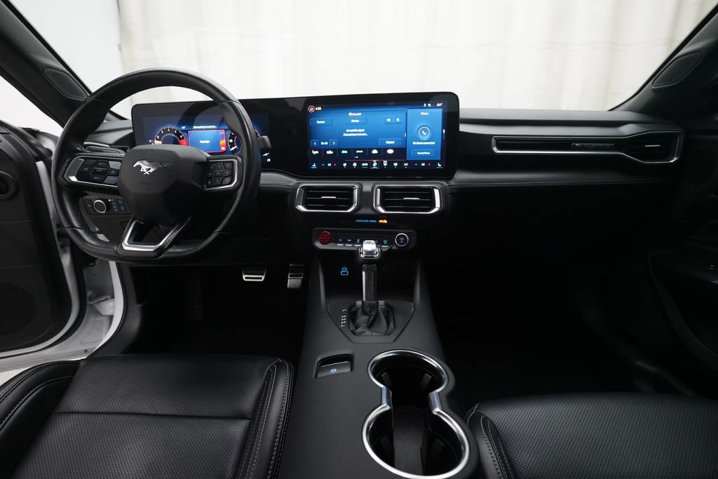 Used 2025 Ford Mustang Premium RWD image 5