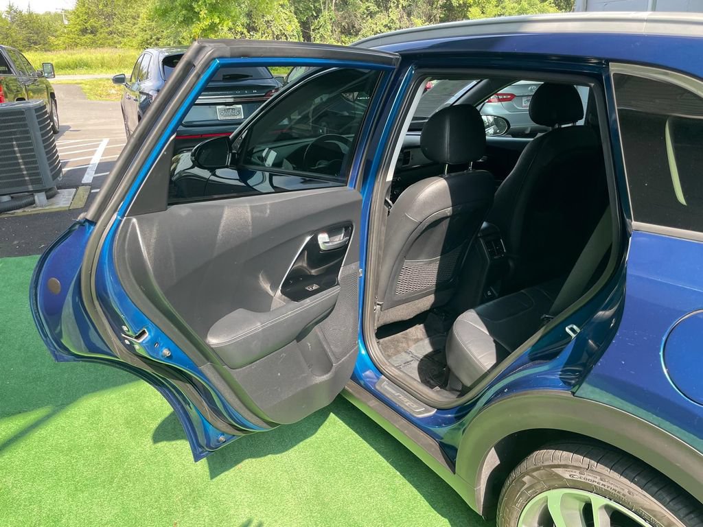 Used 2019 Kia Niro Touring FWD image 40