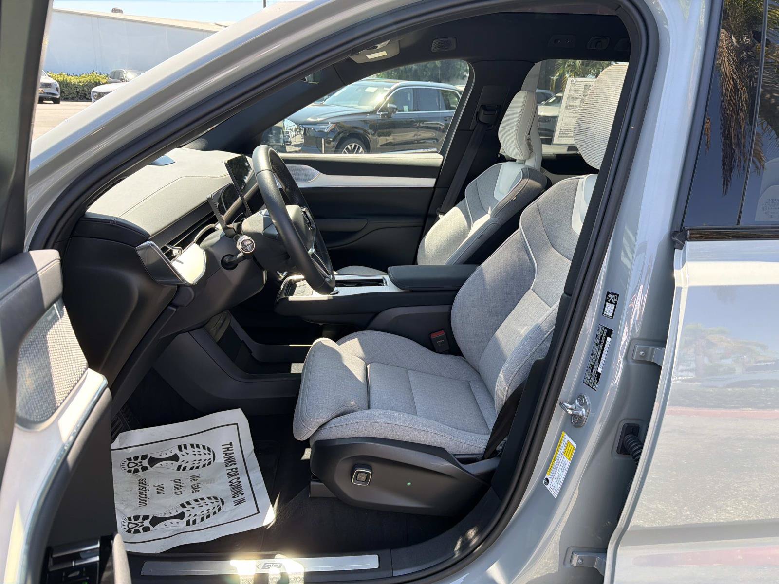 Certified 2025 Volvo EX90 Ultra AWD/4WD image 18