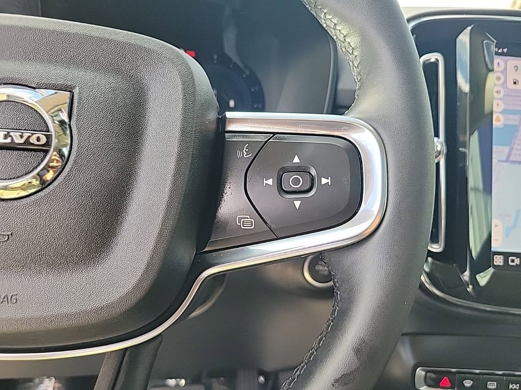 Used 2025 Volvo XC40 B5 Core image 20