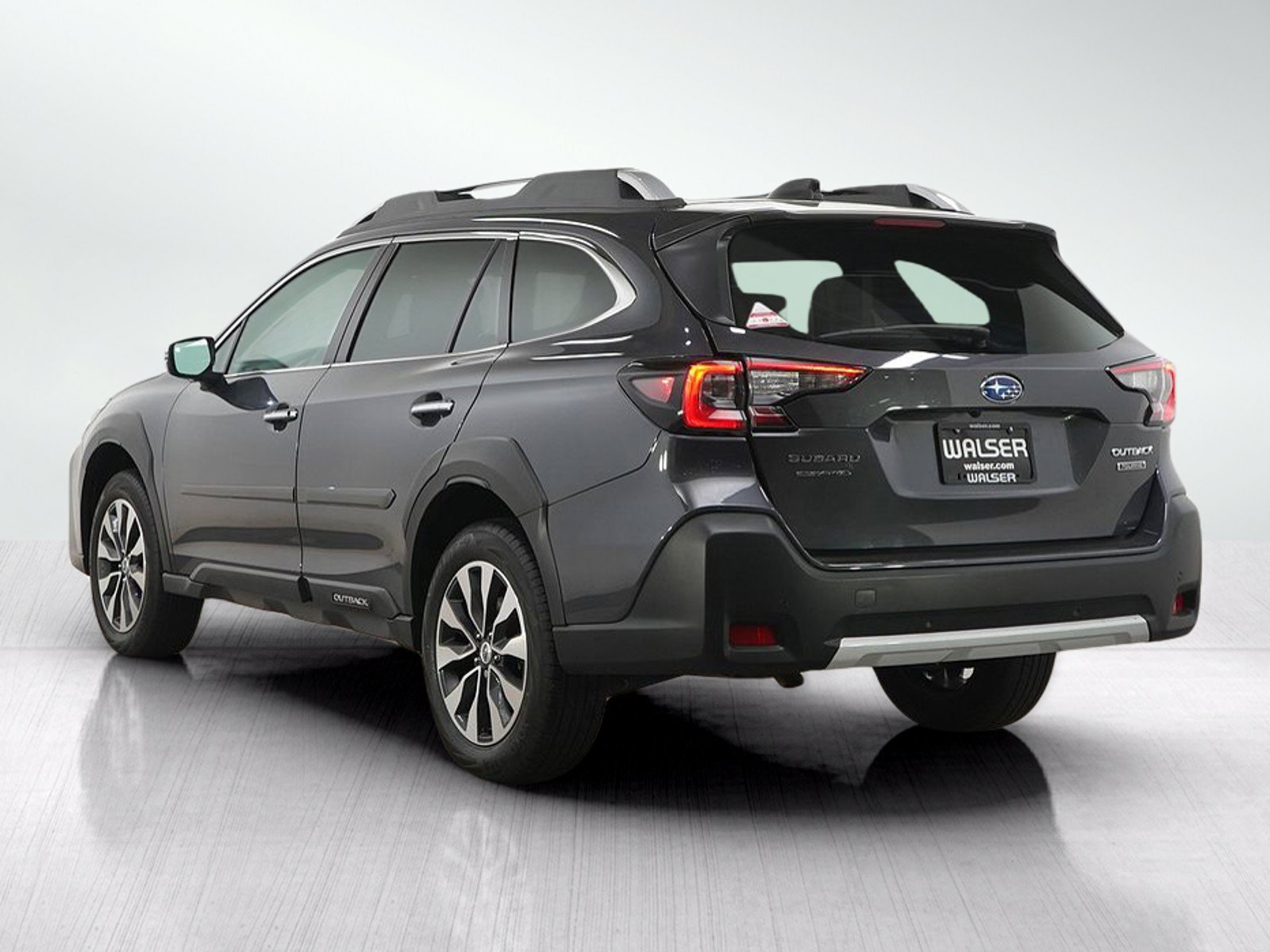 Used 2023 Subaru Outback Touring AWD/4WD image 3
