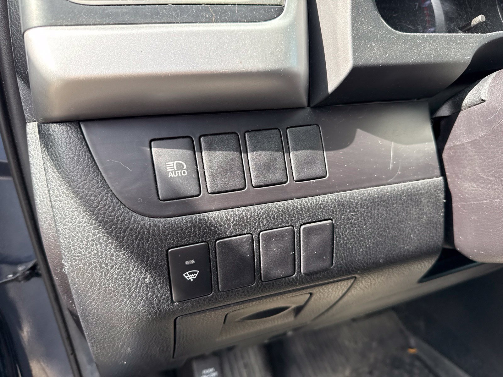 Used 2019 Toyota Highlander LE AWD/4WD image 26