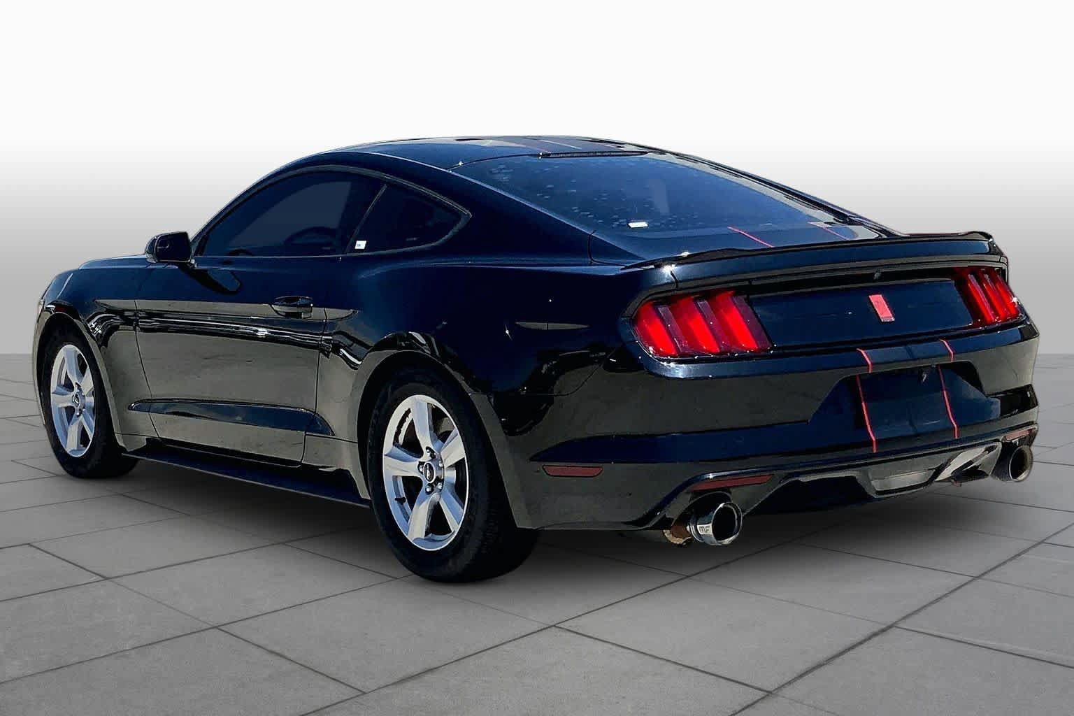 Used 2017 Ford Mustang Coupe RWD image 11