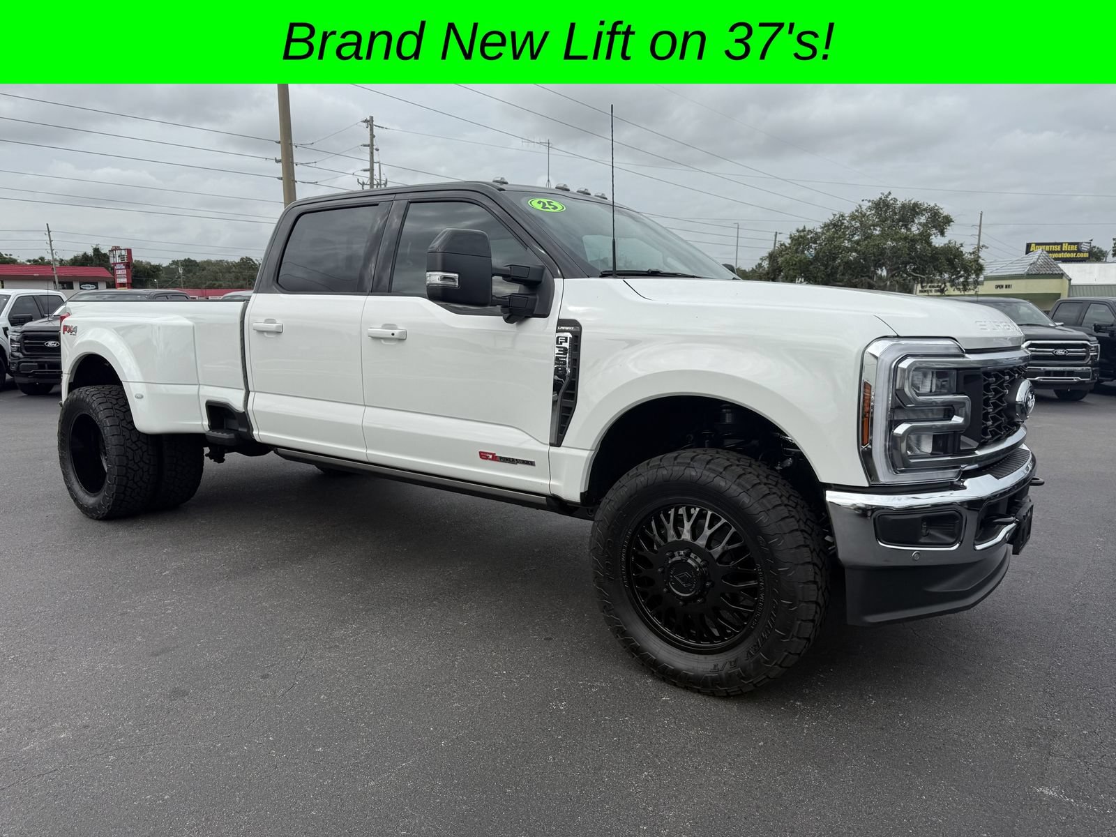 Used 2025 Ford F350 Lariat w/ Lariat Ultimate Package AWD/4WD image 2