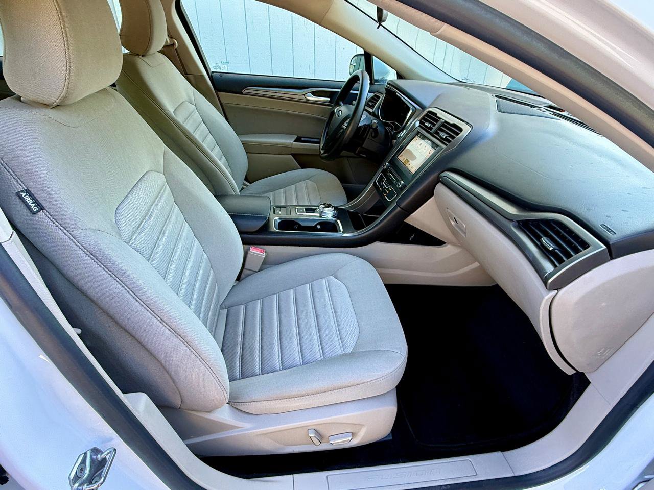 Used 2017 Ford Fusion SE w/ Fusion SE Technology Package FWD image 27
