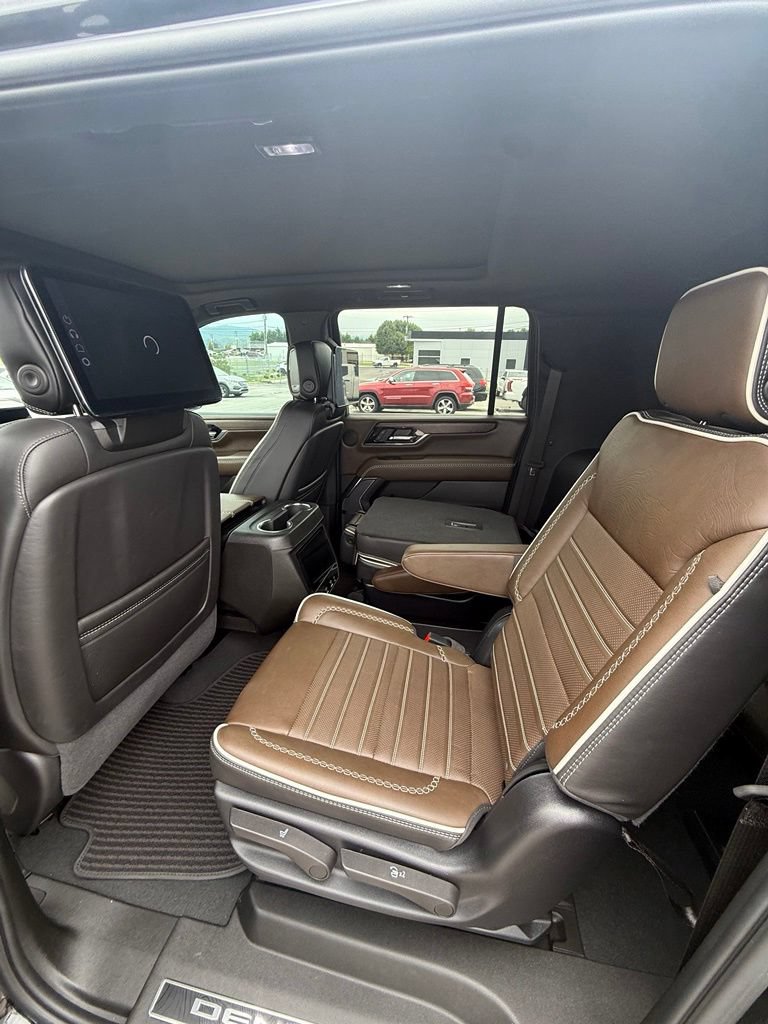 Used 2025 GMC Yukon XL Denali Ultimate AWD/4WD image 9