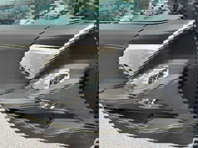 Used 2022 Chevrolet Corvette Stingray Premium Conv w/ Z51 Performance Package image 16