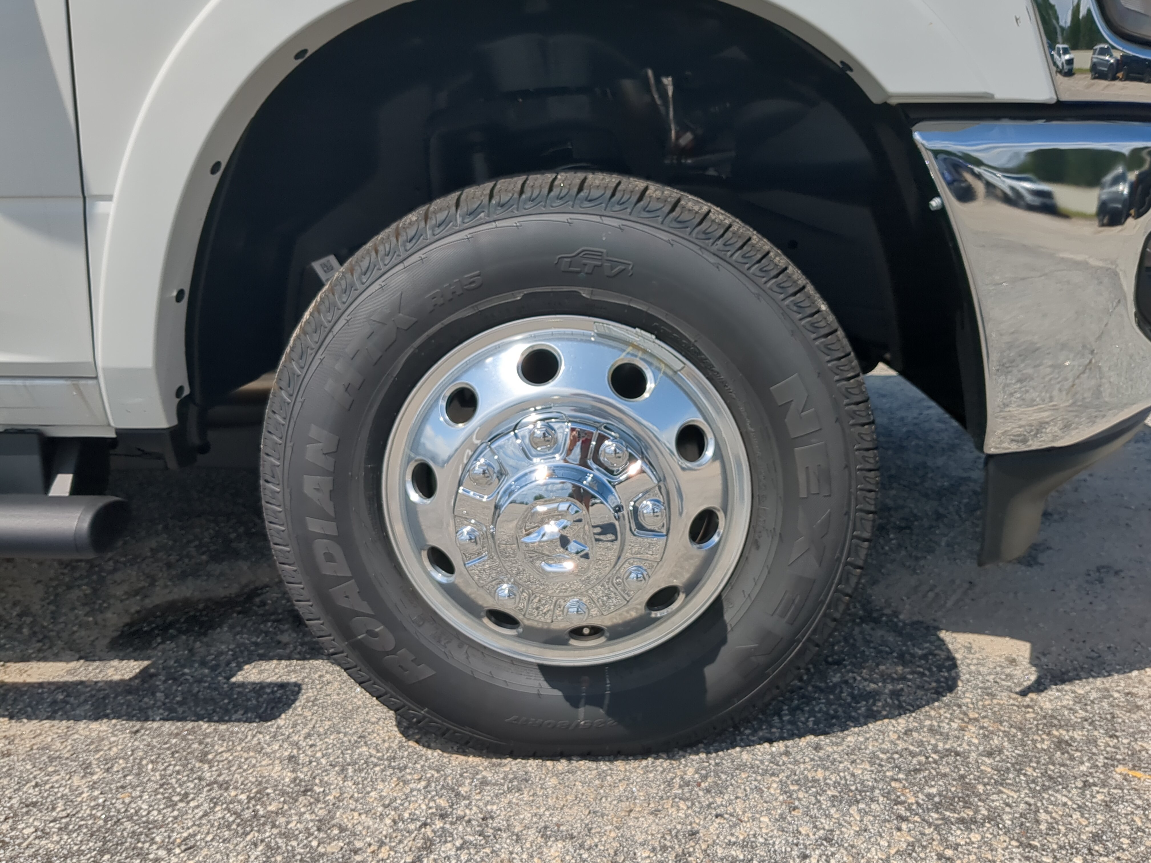 New 2026 RAM 3500 Big Horn AWD/4WD image 9