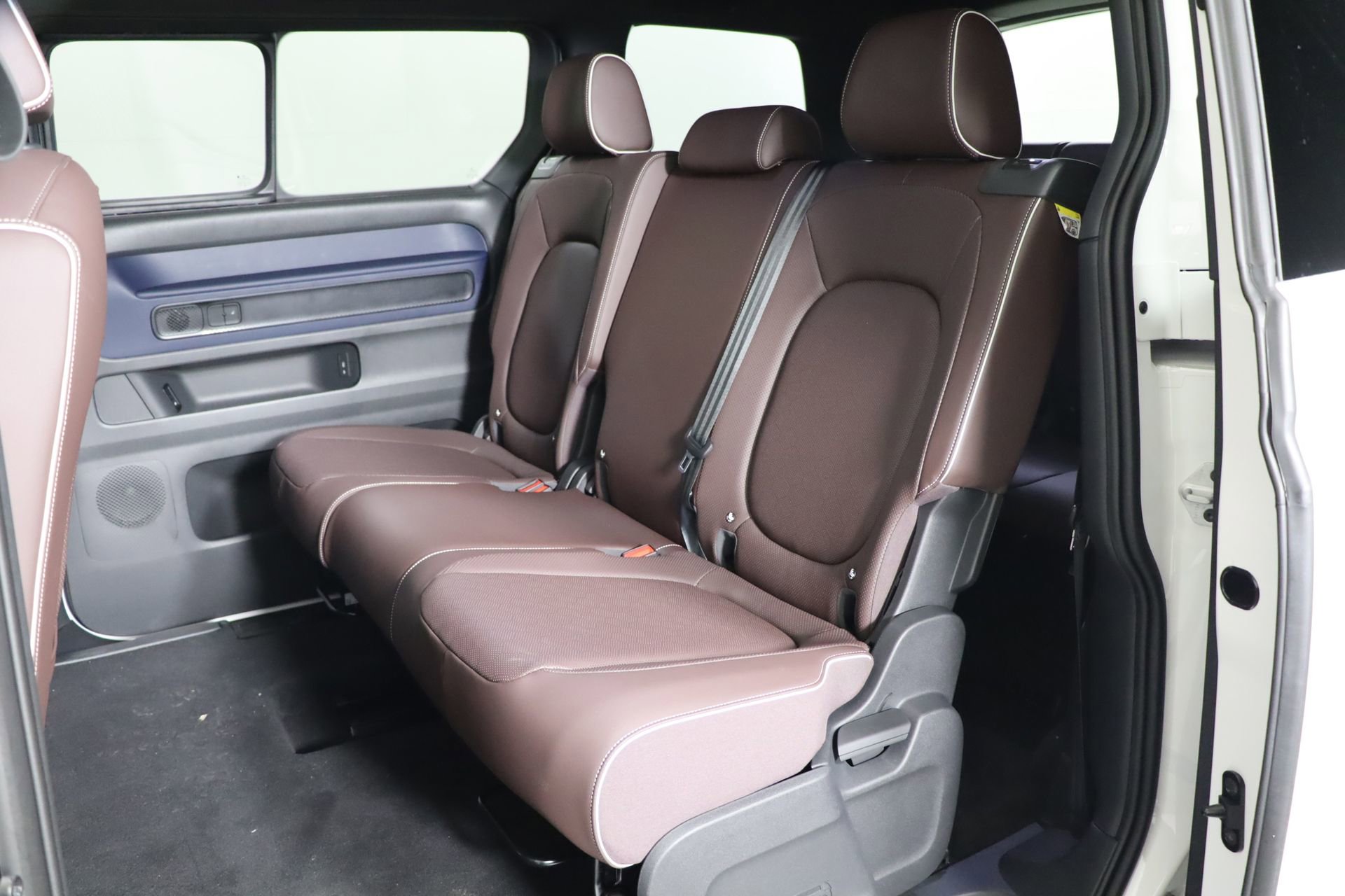 New 2025 Volkswagen ID. Buzz Pro S RWD image 42