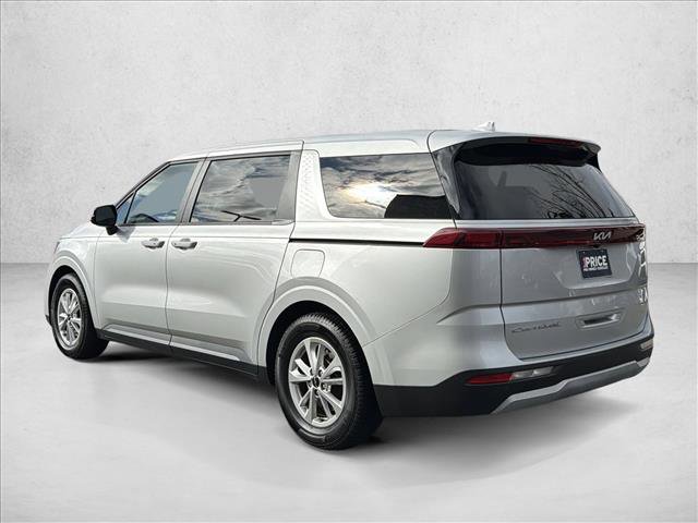 Used 2022 Kia Carnival LX image 7
