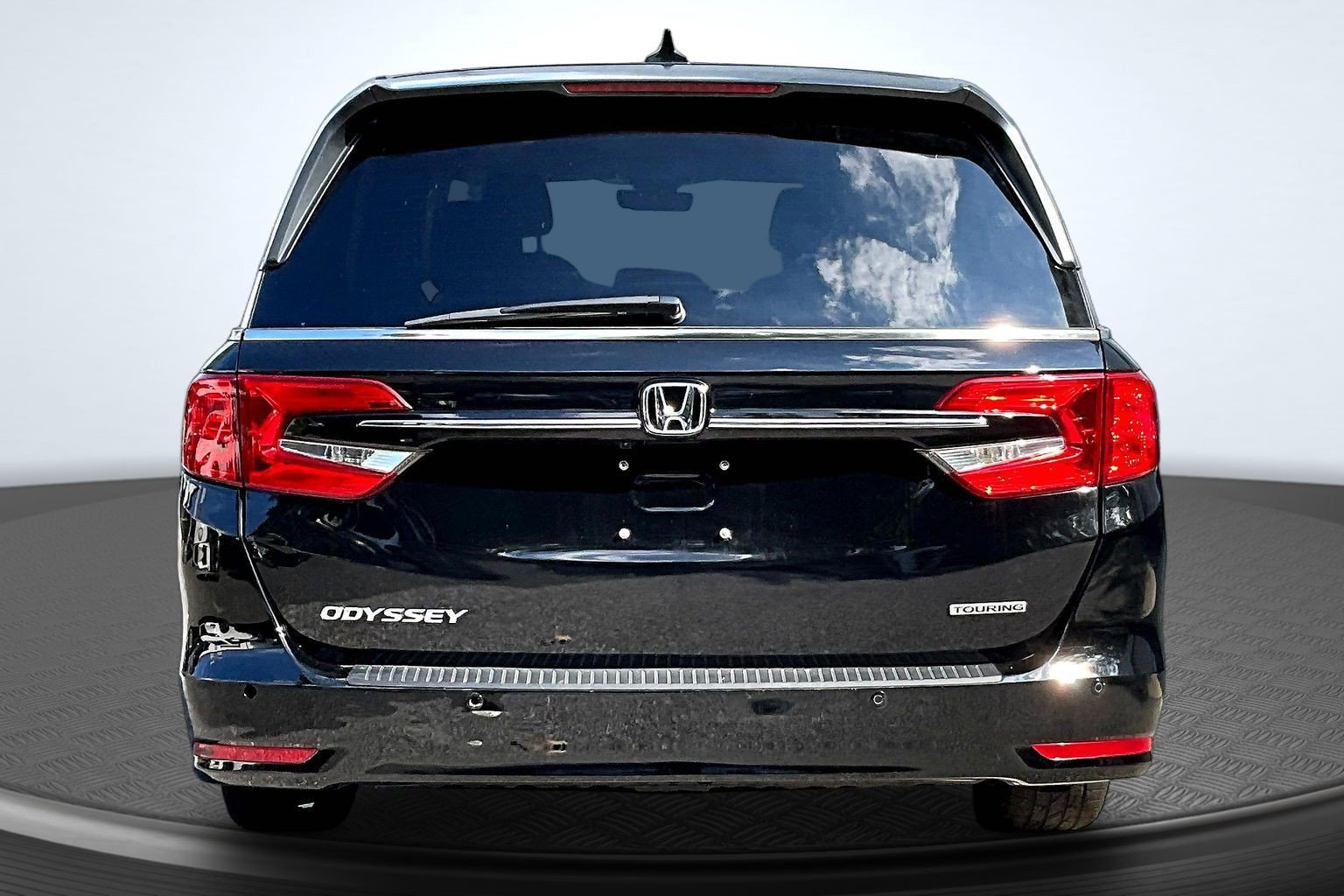 Used 2024 Honda Odyssey Touring image 3