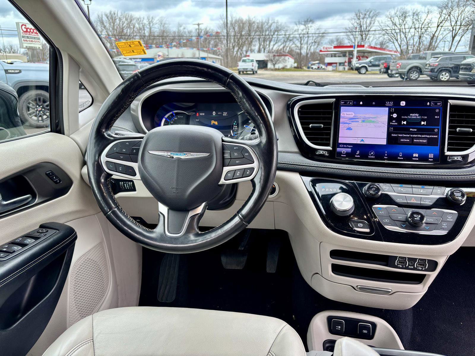 Used 2021 Chrysler Pacifica Touring-L image 8