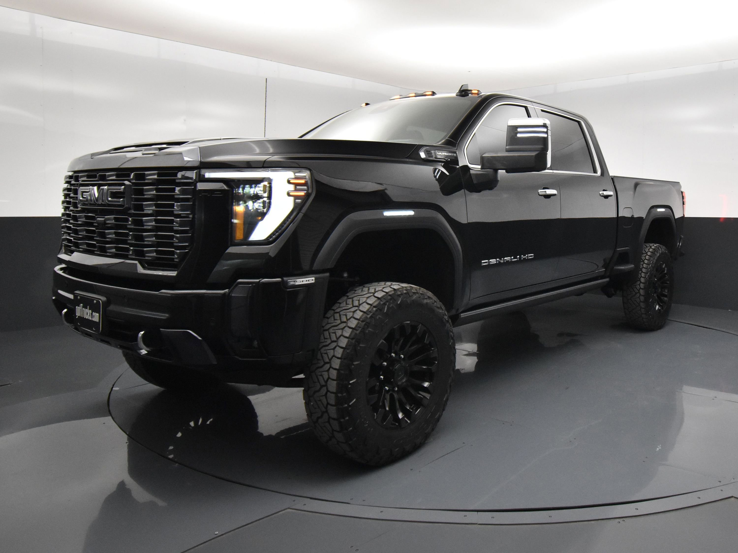 Used 2024 GMC Sierra 2500 Denali Ultimate AWD/4WD image 2