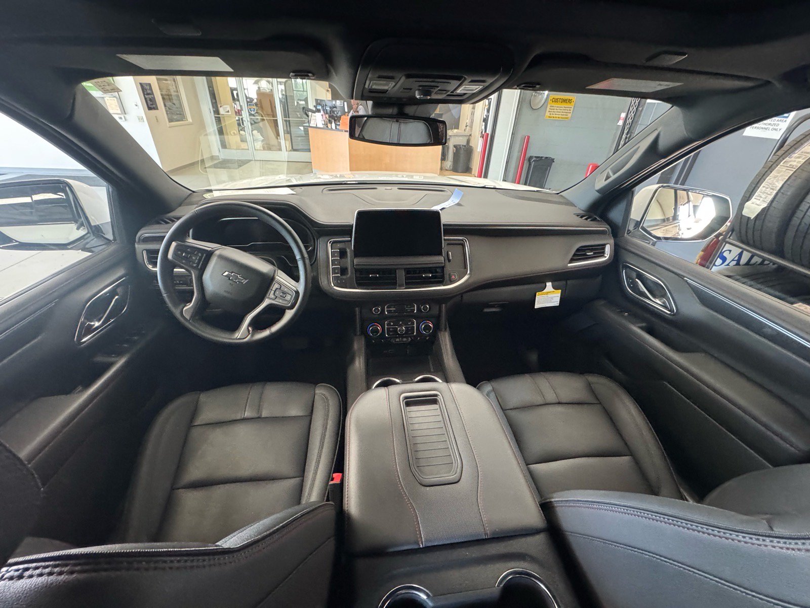 Used 2024 Chevrolet Tahoe RST w/ Luxury Package AWD/4WD image 16