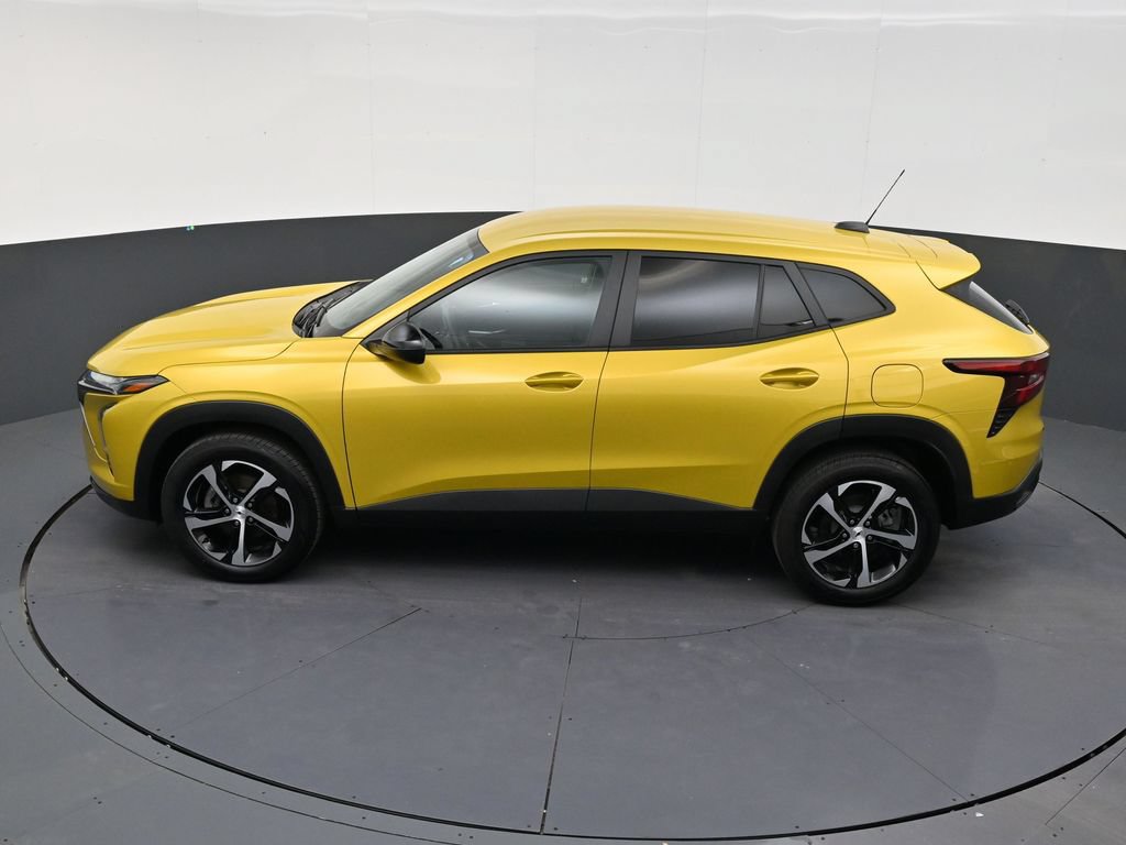 Used 2025 Chevrolet Trax RS FWD image 13