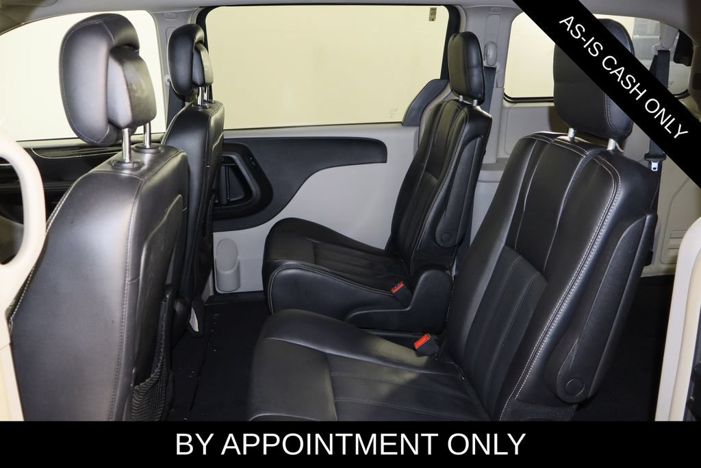 Used 2014 Chrysler Town & Country Touring FWD image 11