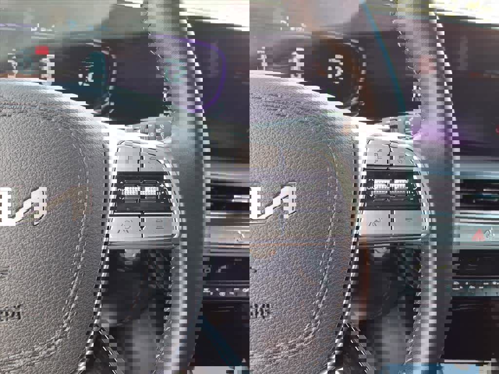 Used 2025 Kia Telluride S image 11