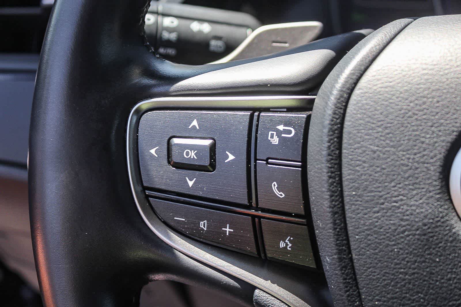 Used 2023 Lexus ES 300h w/ Premium Package FWD image 29