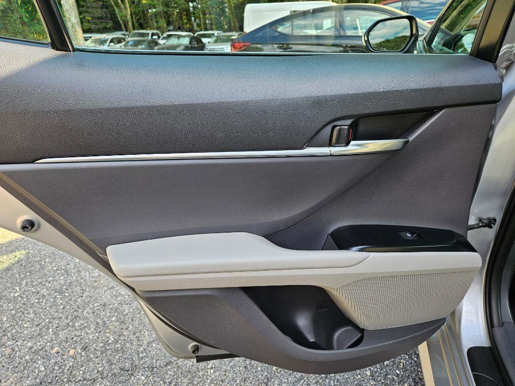 Used 2018 Toyota Camry LE image 23