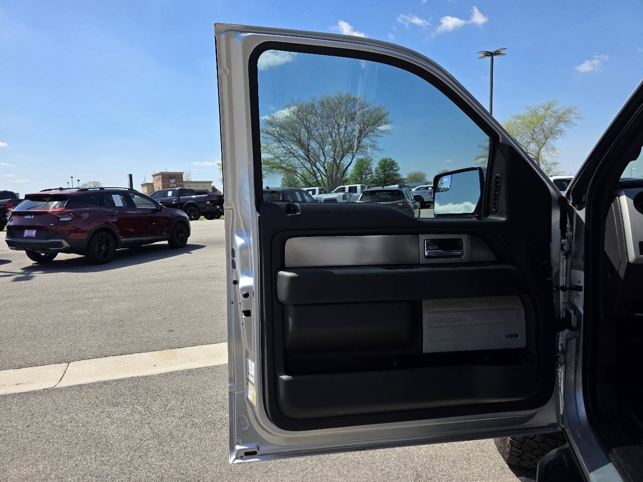 Used 2014 Ford F150 Raptor w/ Equipment Group 801A Luxury AWD/4WD image 2