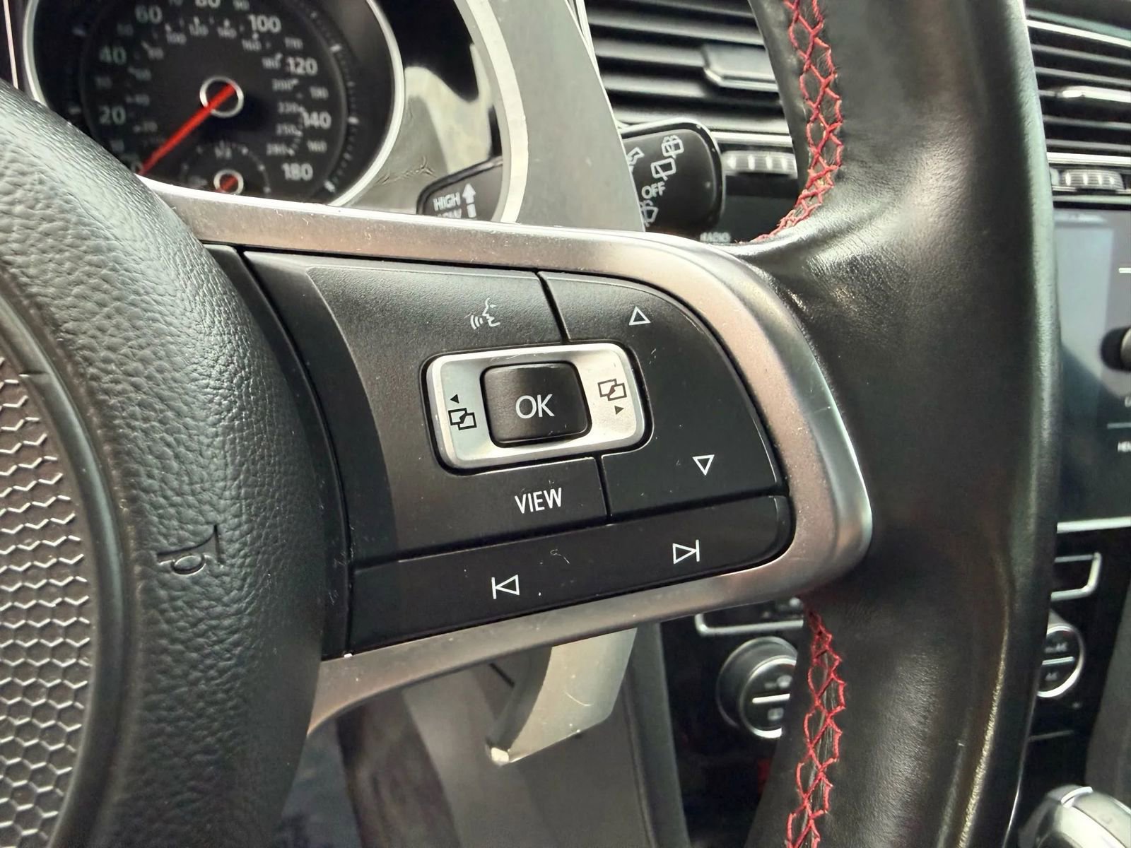 Used 2019 Volkswagen Golf 4-Door image 21