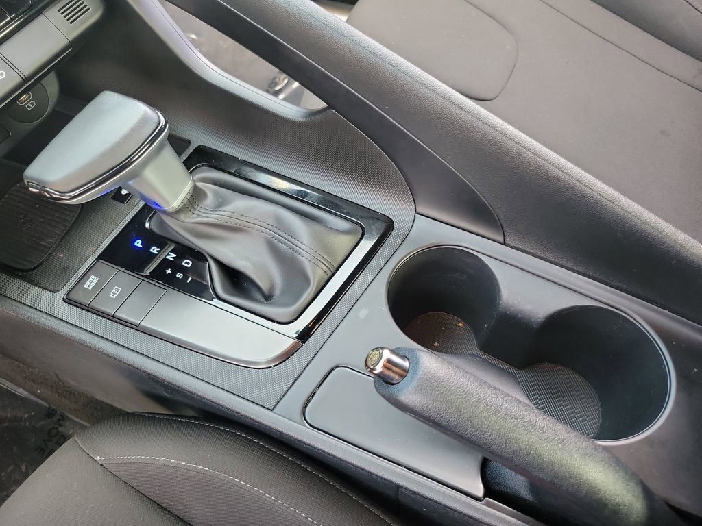 Used 2025 Hyundai Elantra Sport FWD image 13