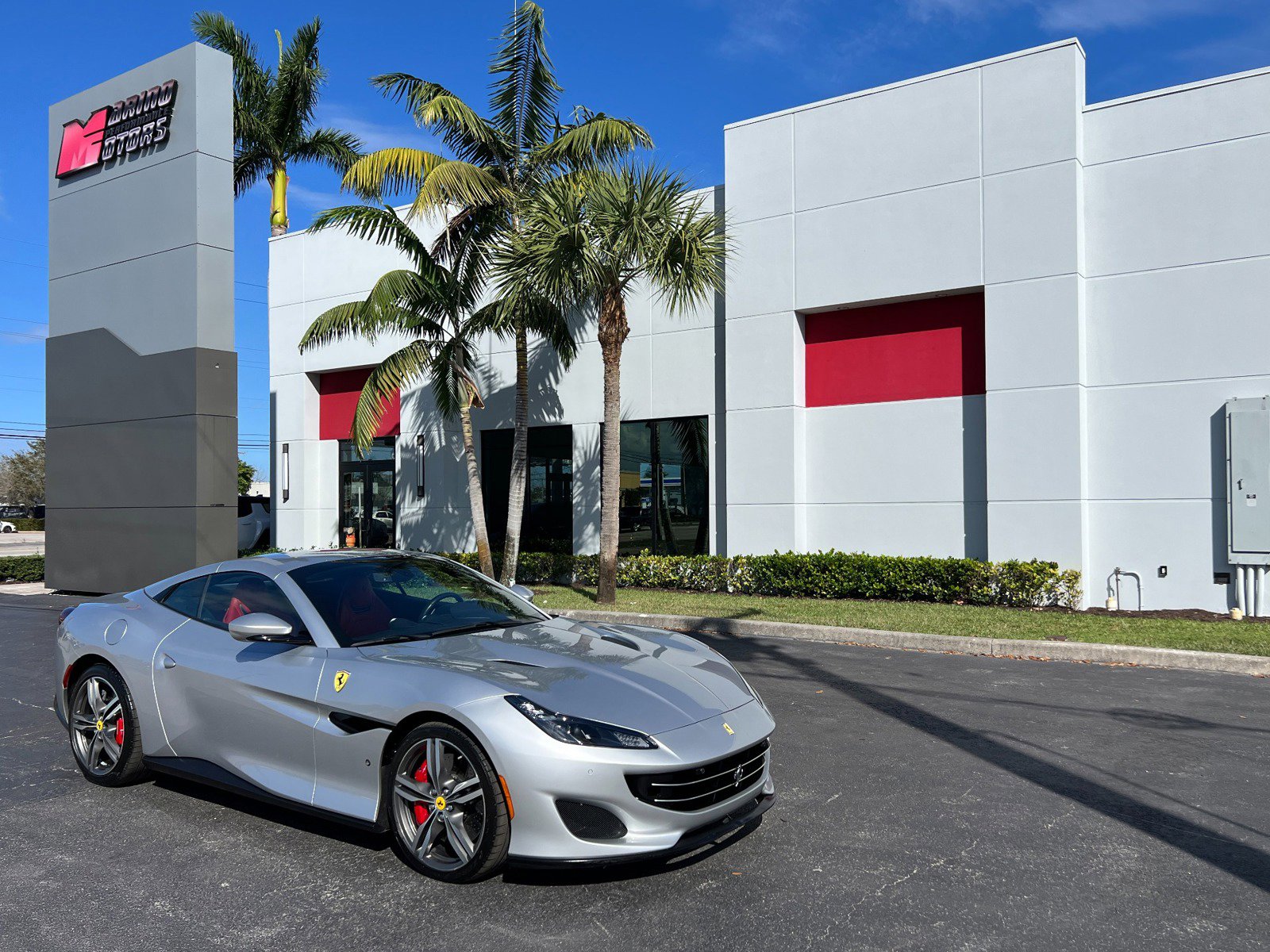 Used 2019 Ferrari Portofino image 3