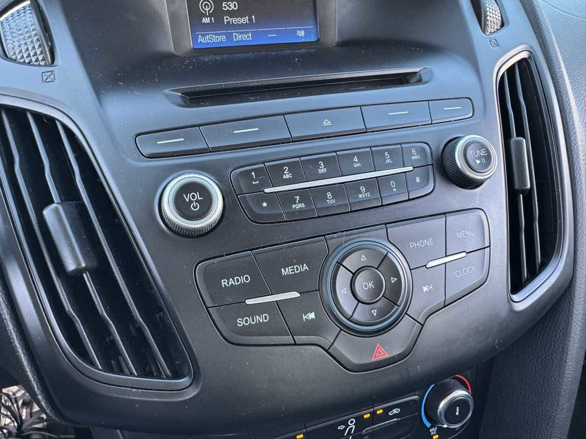 Used 2016 Ford Focus SE FWD image 29