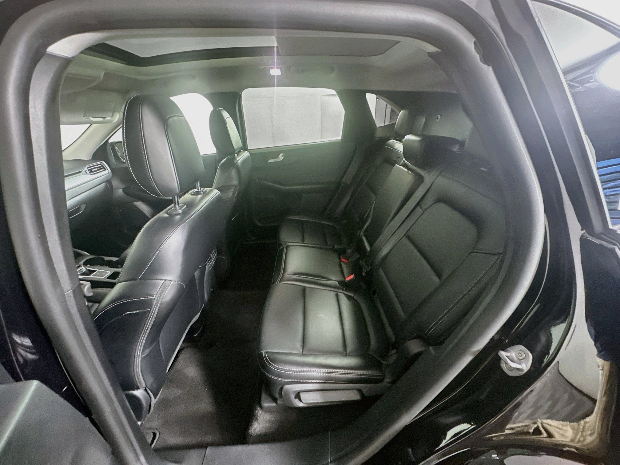 Used 2025 Ford Escape Platinum AWD/4WD image 28