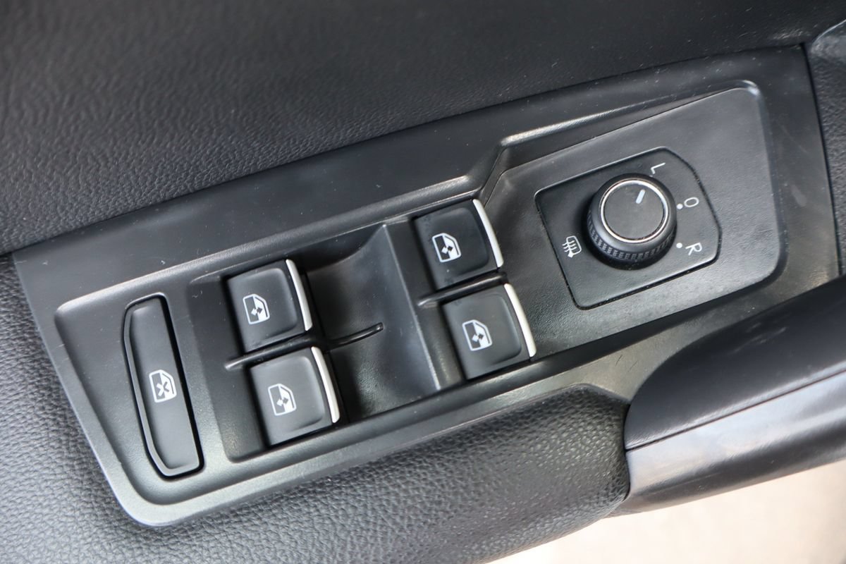 Used 2021 Volkswagen Tiguan SE AWD/4WD image 27