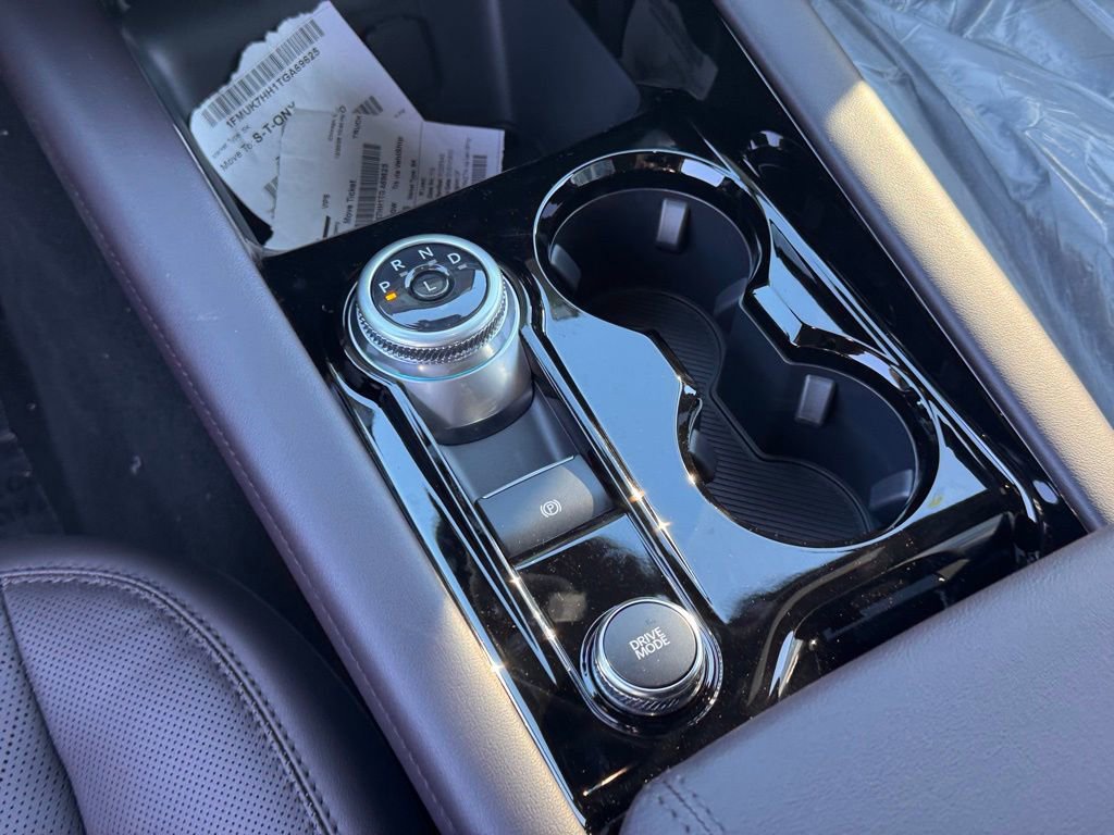 New 2026 Ford Explorer Platinum image 25