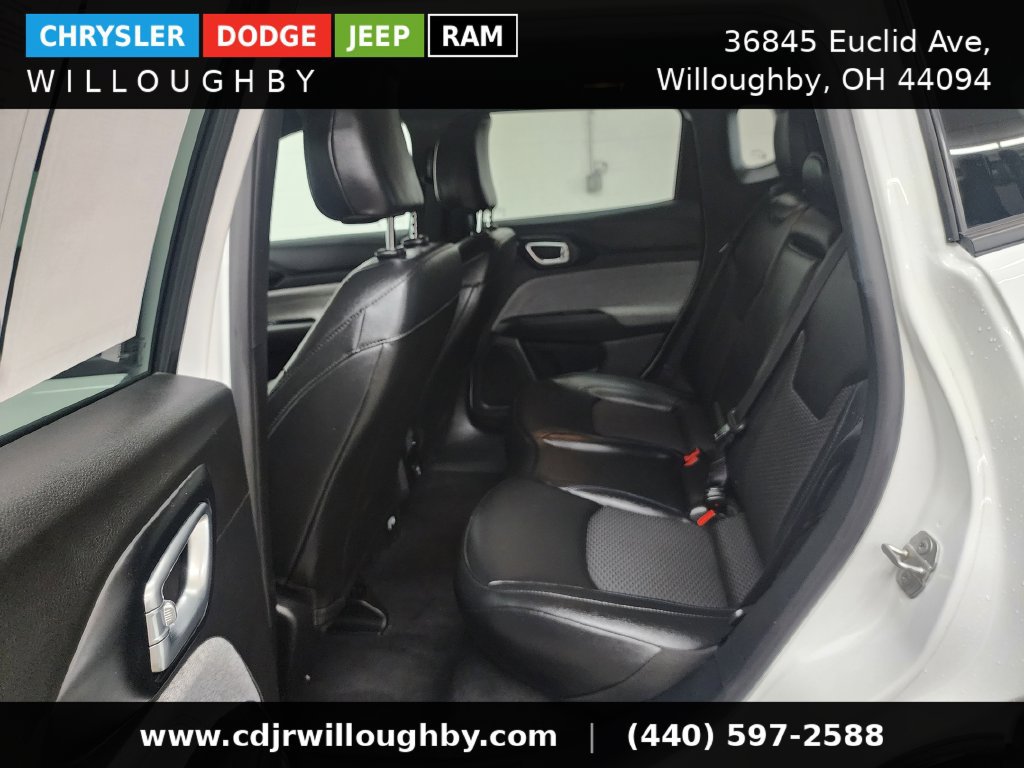 Used 2025 Jeep Compass Latitude AWD/4WD image 25