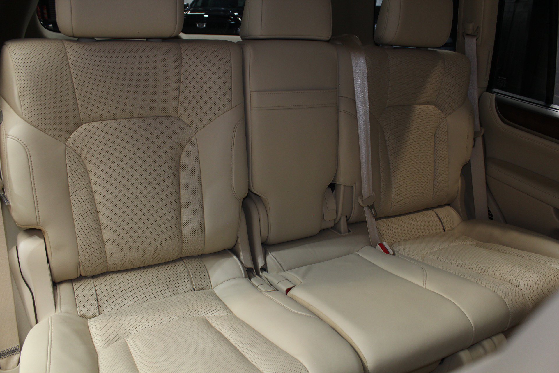 Used 2021 Lexus LX 570 4WD w/ Luxury Package image 45