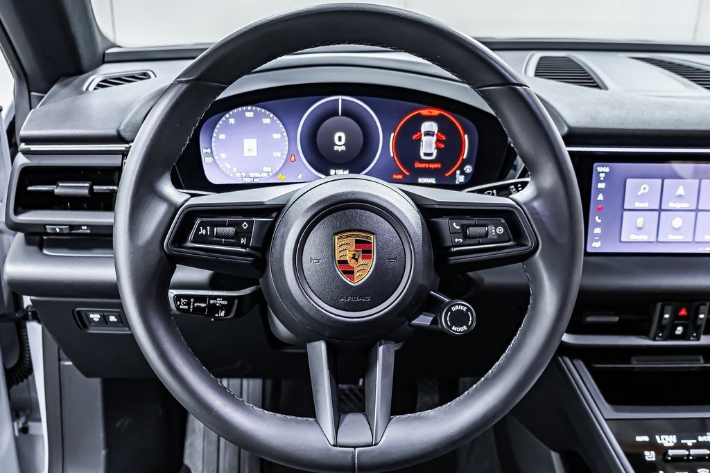 Certified 2025 Porsche Macan Electric image 14