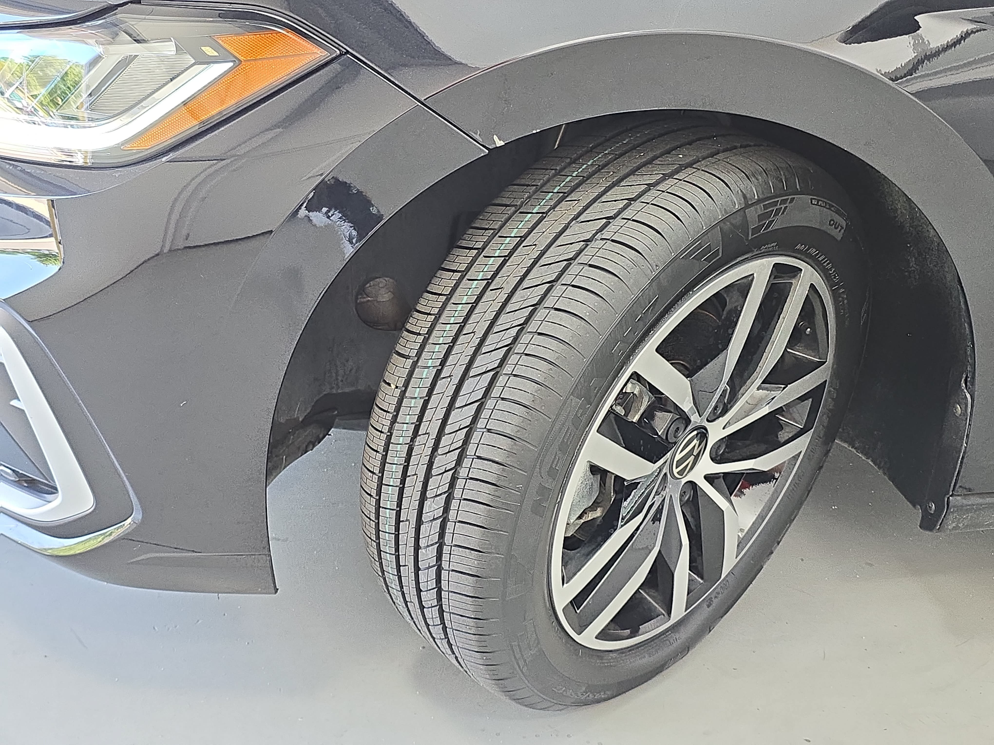 Certified 2025 Volkswagen Jetta SE w/ Sunroof Package FWD image 32