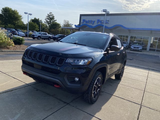Used 2024 Jeep Compass Trailhawk AWD/4WD image 4