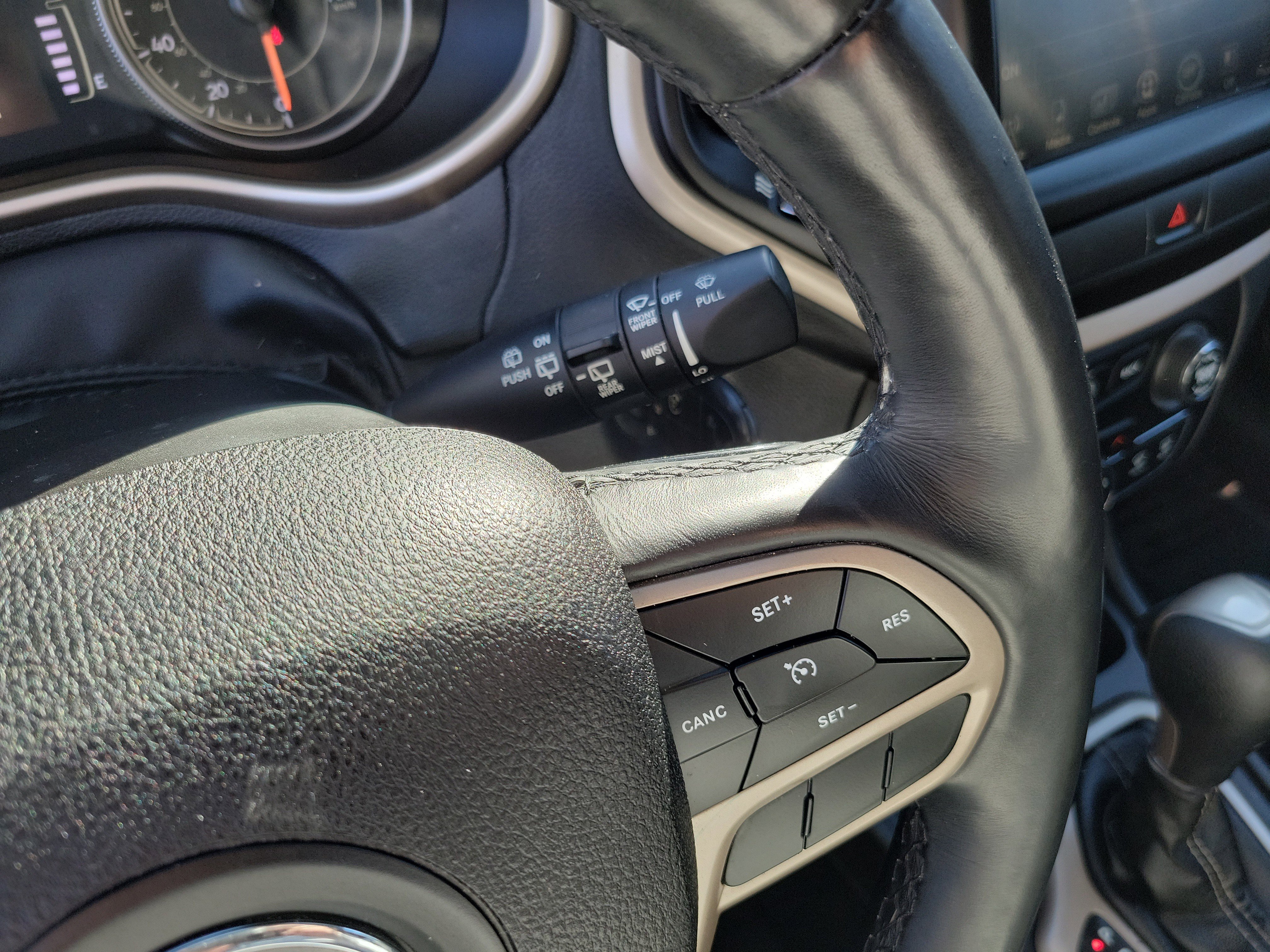 Used 2017 Jeep Cherokee Latitude w/ Cold Weather Group image 25