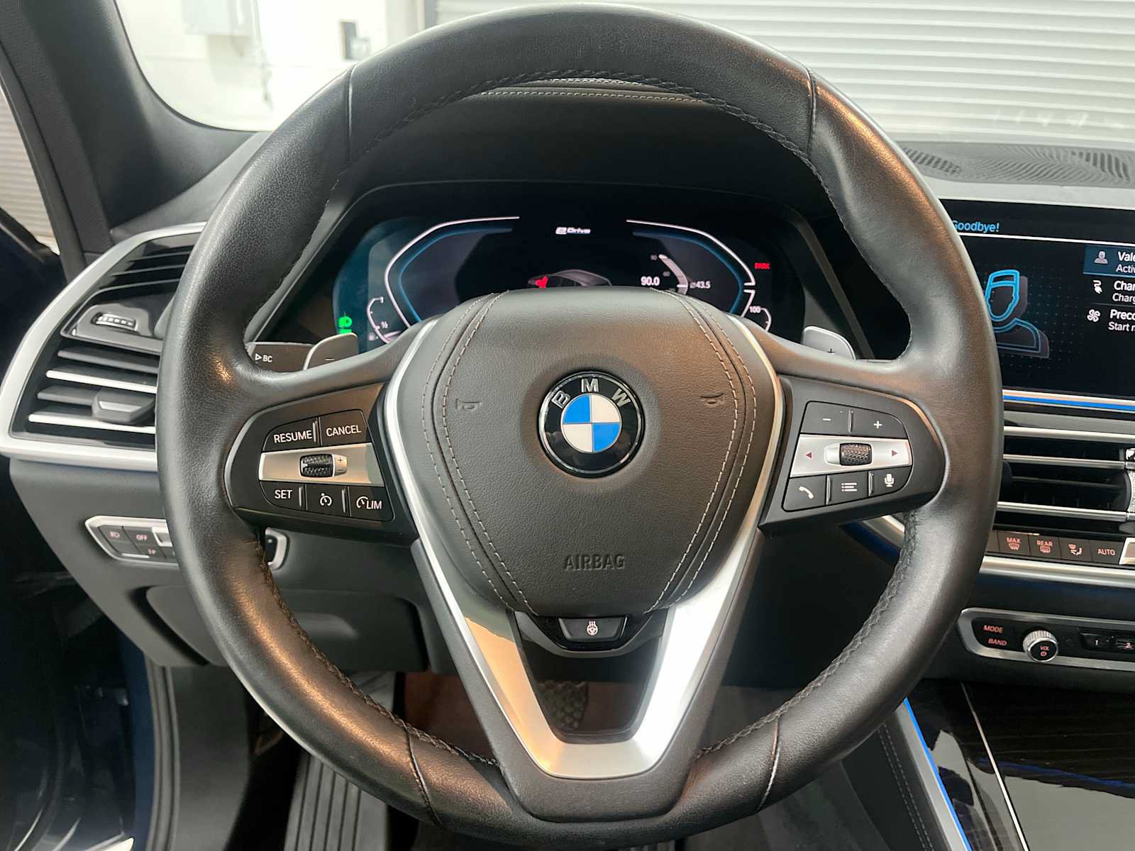 Used 2021 BMW X5 xDrive45e w/ Parking Assistance Package AWD/4WD image 17