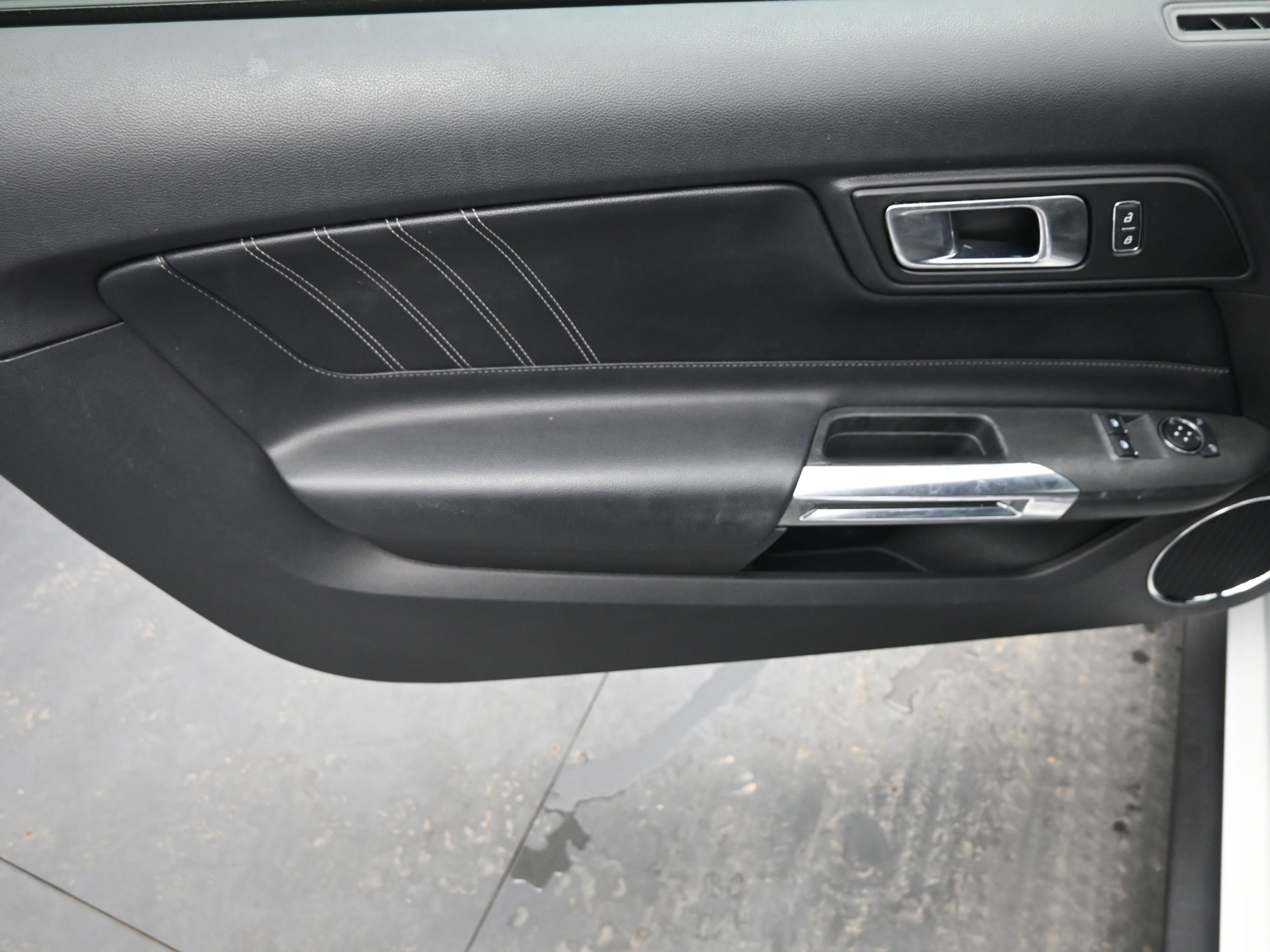 Used 2020 Ford Mustang Premium image 14