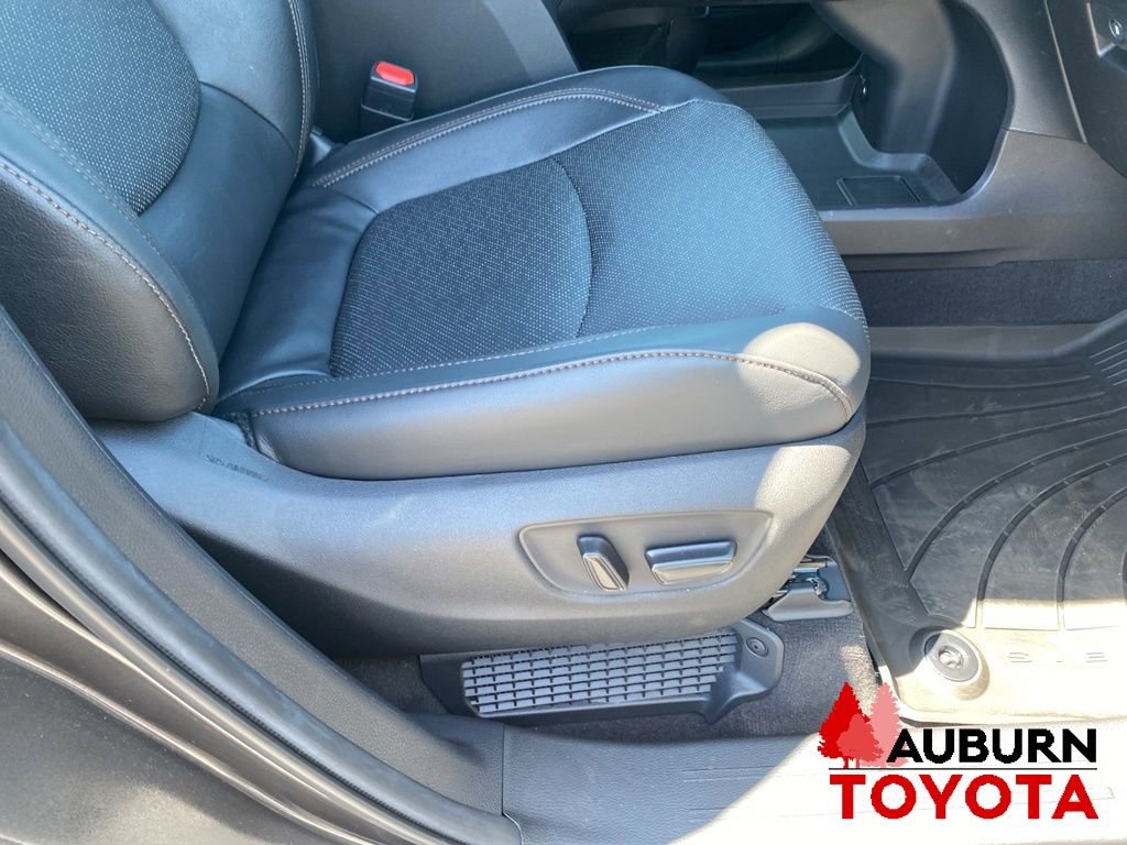 Used 2025 Toyota Sienna Platinum AWD/4WD image 15