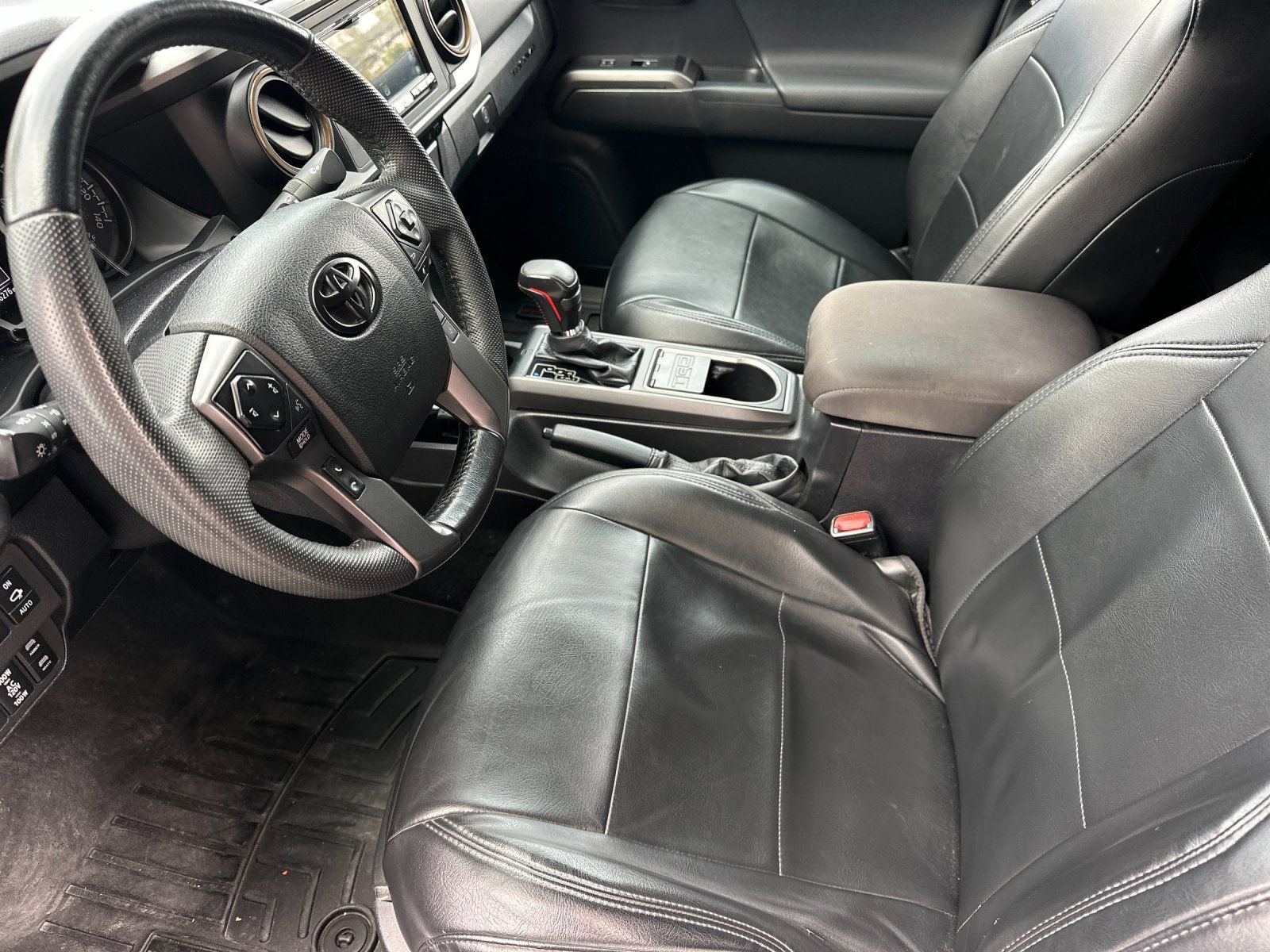 Used 2022 Toyota Tacoma TRD Off-Road w/ Technology Package AWD/4WD image 9
