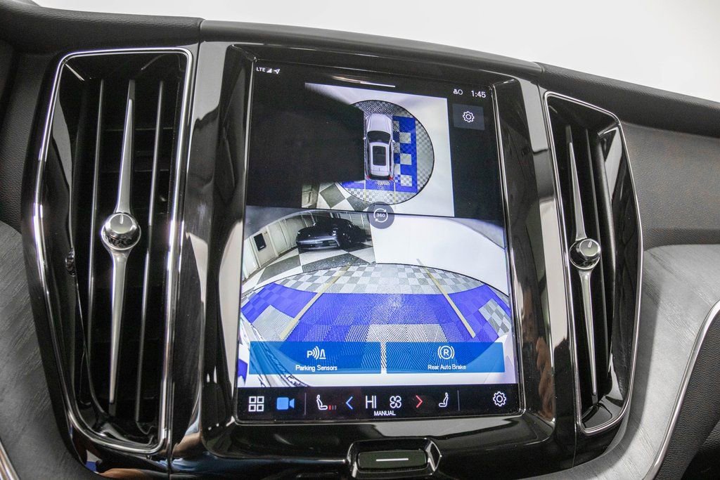 Used 2025 Volvo XC60 B5 Plus image 23
